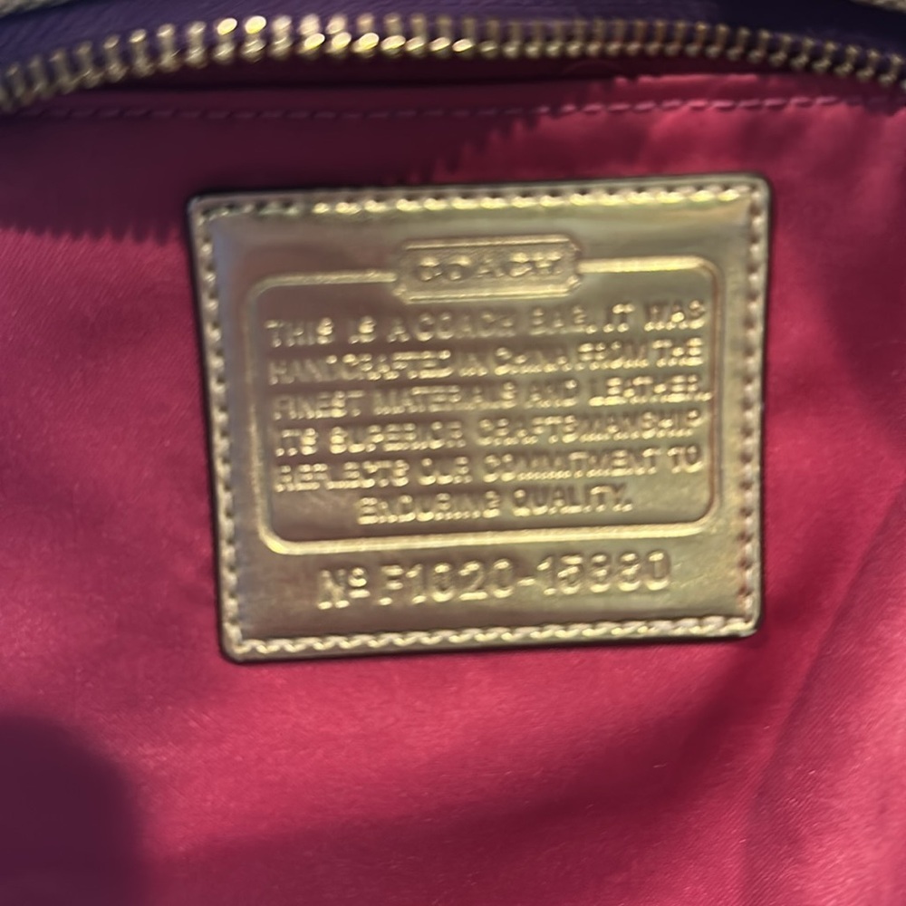 Coach Poppy shoulder bag purple & gold canvas Serial -F1020-15880 - Picture 14 of 17
